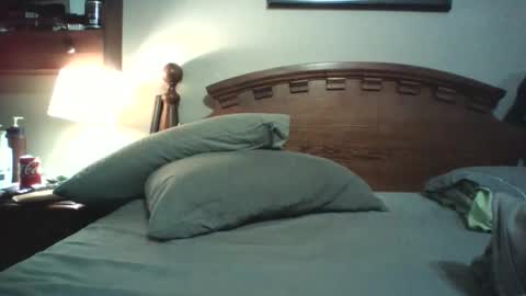 Snapshot of lickmysnowballs chatting on 10-31-25, 06:53 lickmysnowballs online show from 10-31-25, 06:53