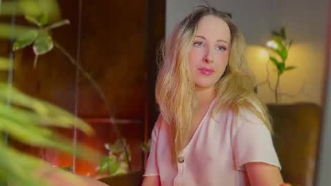 its my birthday today so im offline  but id be so happy if you felt like sending me a birthday love while im away  online show from 02-11-26, 06:13