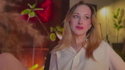 its my birthday today so im offline  but id be so happy if you felt like sending me a birthday love while im away  online show from 03-10-26, 08:47