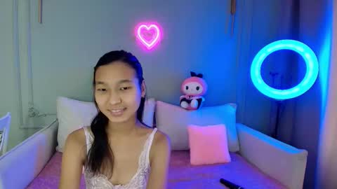 Lihn Pham online show from 12-04-25, 03:27