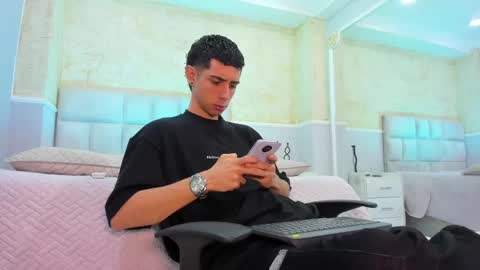 Snapshot of liiamhudson_ chatting on 02-28-25, 12:09 L I I A M online show from 02-28-25, 12:09