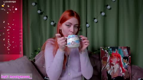 Snapshot of lika_moon chatting on 12-21-24, 01:04 Lika online show from 12-21-24, 01:04