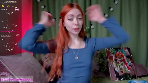 Snapshot of lika_moon chatting on 12-30-24, 03:25 Lika online show from 12-30-24, 03:25