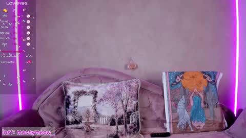 Snapshot of lika_moon chatting on 02-26-25, 02:59 Lika online show from 02-26-25, 02:59