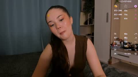 Snapshot of lil_amyy chatting on 07-12-26, 08:22 a little nervous to tell call me Vi online show from 07-12-26, 08:22