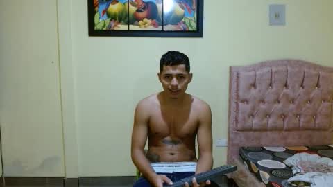 Snapshot of lil_condor_baby chatting on 11-18-25, 01:33 lil_condor_baby online show from 11-18-25, 01:33