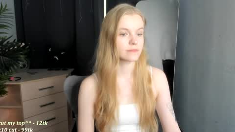 Snapshot of lil_cookie_monster chatting on 04-18-26, 11:14 Erica online show from 04-18-26, 11:14