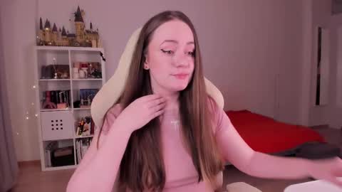 Snapshot of lil_happiness chatting on 09-28-25, 07:19 for free registration 3 online show from 09-28-25, 07:19