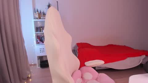 Snapshot of lil_happiness chatting on 10-18-25, 12:17 for free registration 3 online show from 10-18-25, 12:17