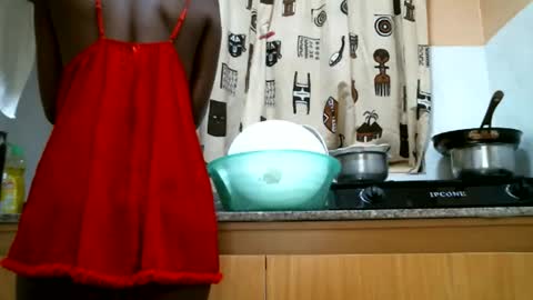 Snapshot of lil_paula chatting on 05-27-26, 05:26 serenity online show from 05-27-26, 05:26
