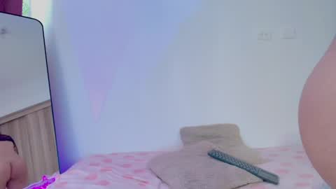 Snapshot of lil_swaay chatting on 05-23-26, 09:52 Lola online show from 05-23-26, 09:52