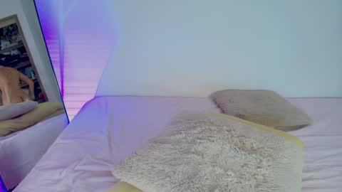 Snapshot of lil_swaay chatting on 05-29-26, 11:14 Lola online show from 05-29-26, 11:14