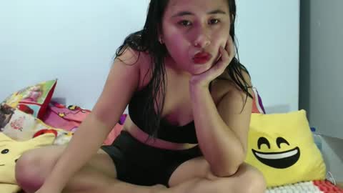 Snapshot of lil_sweetgirl4u chatting on 02-12-25, 02:45 lil_sweetgirl4u online show from 02-12-25, 02:45