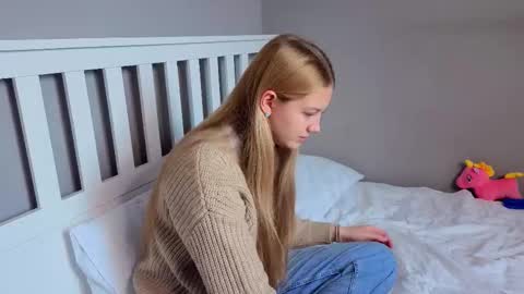 Emma online show from 03-21-26, 01:54