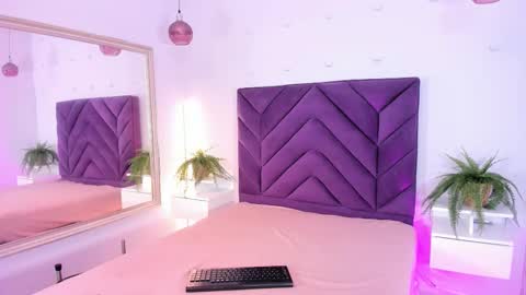 lila bailey  online show from 12-22-25, 09:34