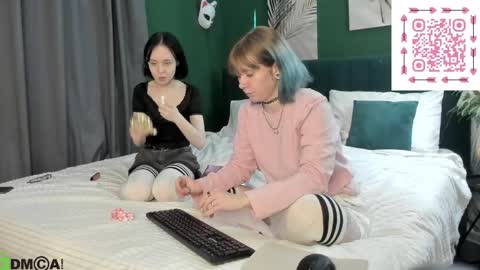 Snapshot of lilac_muse chatting on 05-21-26, 03:24 Lili online show from 05-21-26, 03:24