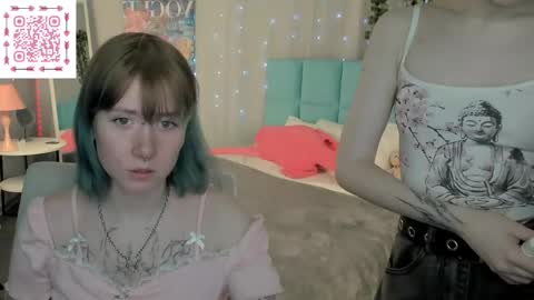 Snapshot of lilac_muse chatting on 05-25-26, 02:39 Lili online show from 05-25-26, 02:39
