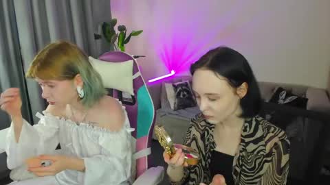 Snapshot of lilac_muse chatting on 06-07-26, 02:59 Lili online show from 06-07-26, 02:59