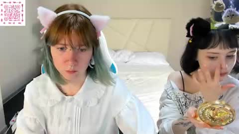 Snapshot of lilac_muse chatting on 06-11-26, 03:04 Lili online show from 06-11-26, 03:04