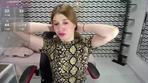 Snapshot of lilafave chatting on 02-15-25, 12:22 Dove online show from 02-15-25, 12:22