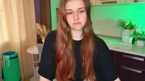 Snapshot of lilasparkling chatting on 06-17-26, 10:06 LilaSparkling online show from 06-17-26, 10:06
