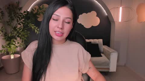 Lila West online show from 02-09-25, 01:33