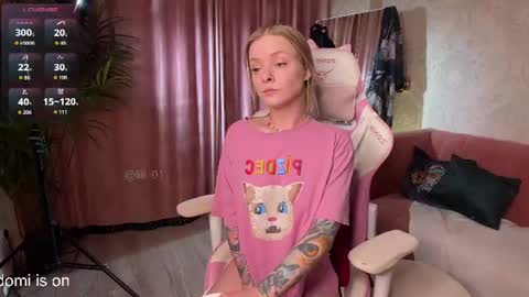 Snapshot of lili_01 chatting on 07-14-26, 02:01 Lili online show from 07-14-26, 02:01
