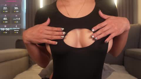 lili online show from 10-24-25, 02:02