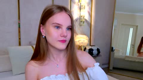 Snapshot of lili_lohan chatting on 07-14-26, 06:07 lili_lohan online show from 07-14-26, 06:07