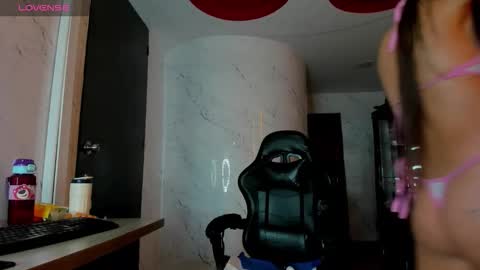 lili_mint_tf online show from 03-25-26, 03:45