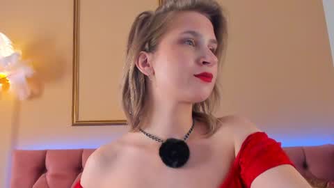 Snapshot of lilianadaniels chatting on 06-25-26, 01:38 Lilian online show from 06-25-26, 01:38