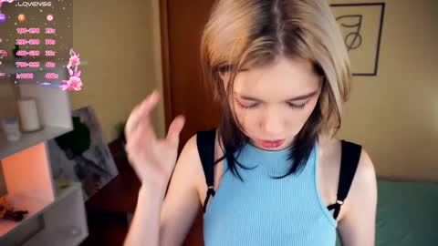 Snapshot of liliandaniels chatting on 03-07-25, 07:08 Lilian online show from 03-07-25, 07:08