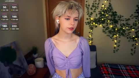 Snapshot of liliandaniels chatting on 09-19-25, 06:37 Lilian online show from 09-19-25, 06:37