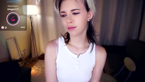 Snapshot of liliandaniels chatting on 09-30-25, 07:02 Lilian online show from 09-30-25, 07:02