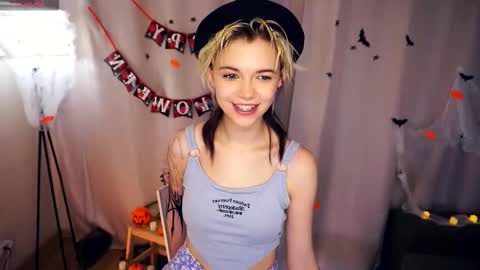 Snapshot of liliandaniels chatting on 10-16-25, 07:09 Lilian online show from 10-16-25, 07:09
