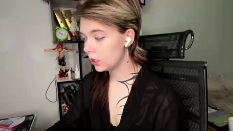 Lilian online show from 05-24-26, 07:02