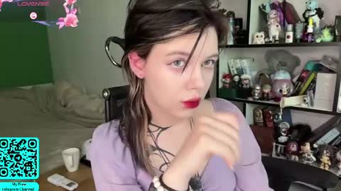 Snapshot of liliandaniels chatting on 06-20-26, 07:11 Lilian online show from 06-20-26, 07:11