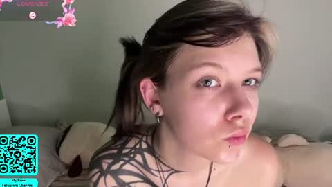 Snapshot of liliandaniels chatting on 06-27-26, 12:22 Lilian online show from 06-27-26, 12:22