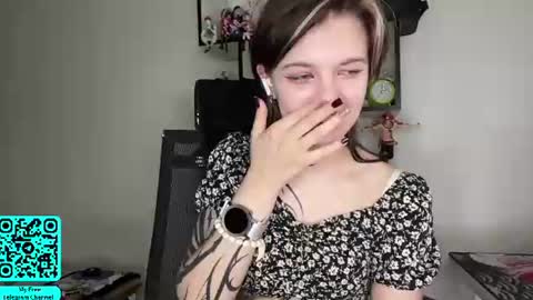 Snapshot of liliandaniels chatting on 07-12-26, 07:10 Lilian online show from 07-12-26, 07:10