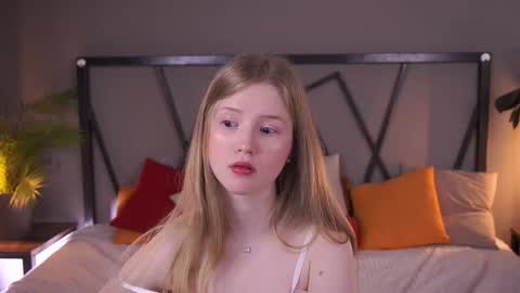 Lilian online show from 11-30-25, 02:10