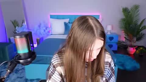 Lili Bakery online show from 12-16-25, 02:16