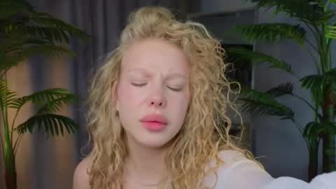 lililok101 online show from 11-25-25, 02:22