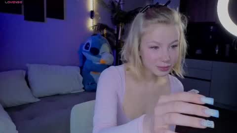 Snapshot of lililok101 chatting on 06-30-26, 01:39 lililok101 online show from 06-30-26, 01:39