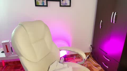 Snapshot of lilith01_ chatting on 07-23-26, 01:08 Leidy online show from 07-23-26, 01:08