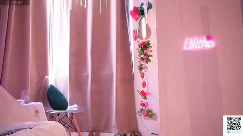Snapshot of lilith__rosse chatting on 04-21-26, 04:12 Lilith Rosse online show from 04-21-26, 04:12