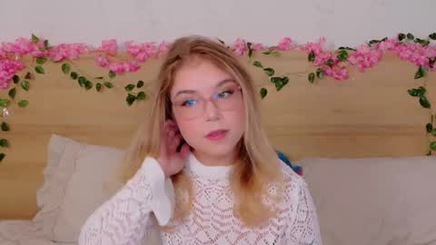 Lilith Bonheur online show from 10-24-25, 10:17