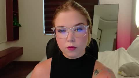 Lilith Bonheur online show from 03-31-26, 11:05