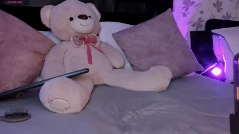 Snapshot of lilith_thompson chatting on 09-24-25, 04:05 lilith_thompson online show from 09-24-25, 04:05