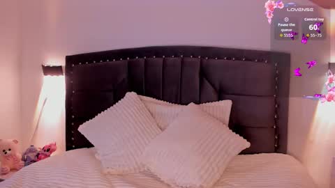 Snapshot of lilith_thompson chatting on 10-10-25, 05:28 lilith_thompson online show from 10-10-25, 05:28
