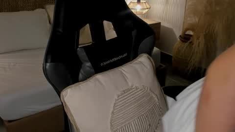 L I L I  online show from 02-19-26, 07:10